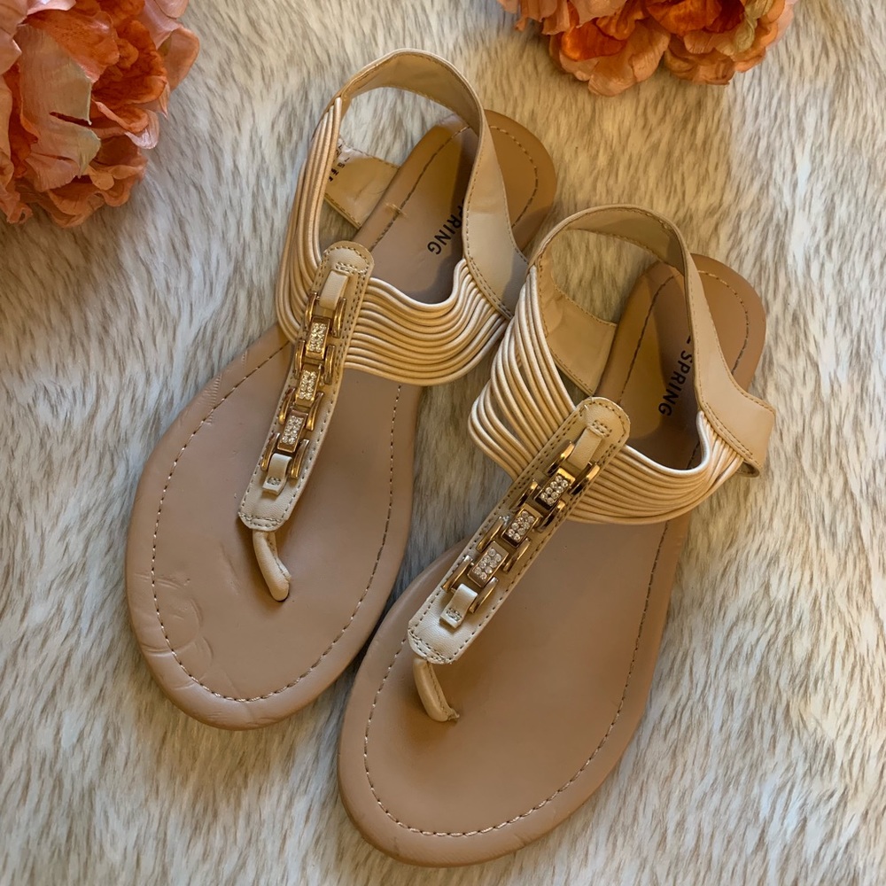 Call it Spring sandals🌸